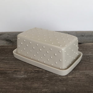 BUTTER DISH IN IVORY WITH DOTS