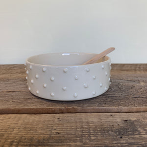 IVORY BRIE BAKER / PATE DISH WITH DOTS WITH SPOON