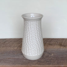 Load image into Gallery viewer, IVORY SHELLEY VASE IN CORAL