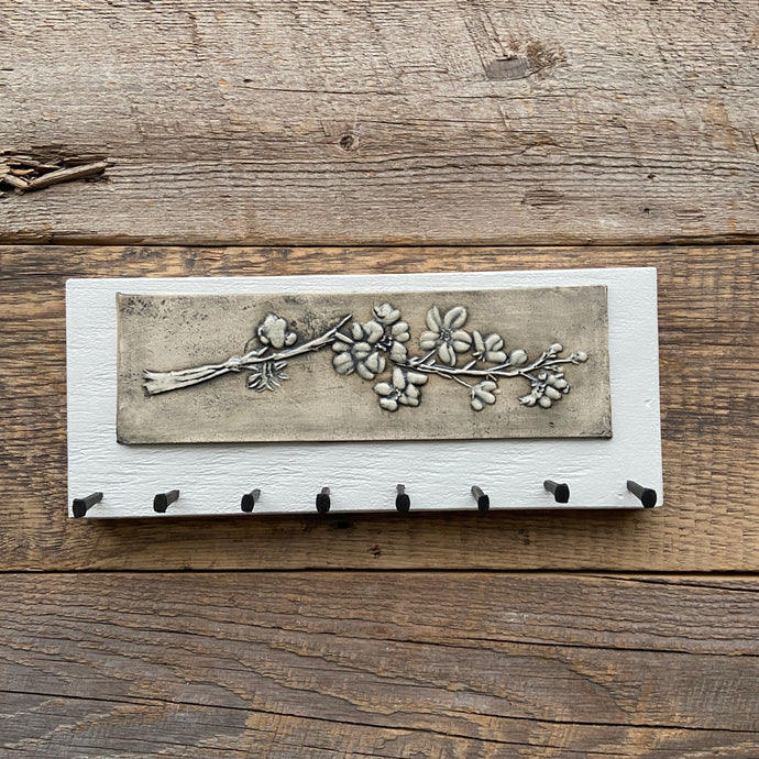 Dotti Potts Ceramic Art Hanger-Medium With Plant 001