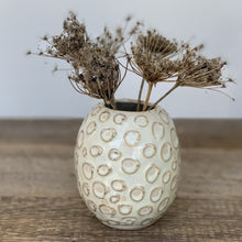 Load image into Gallery viewer, OATMEAL SUZIE VASE WITH CIRCLES