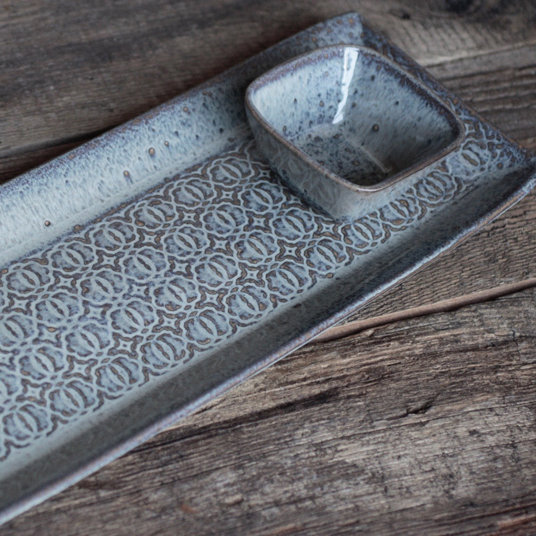 SMALL SKINNY PLATTER SET IN SLATE WITH BAROQUE DESIGN