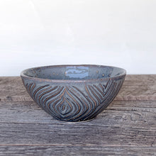 Load image into Gallery viewer, SLATE SMALL EVERYDAY BOWLS WITH CARVED WOOD GRAIN
